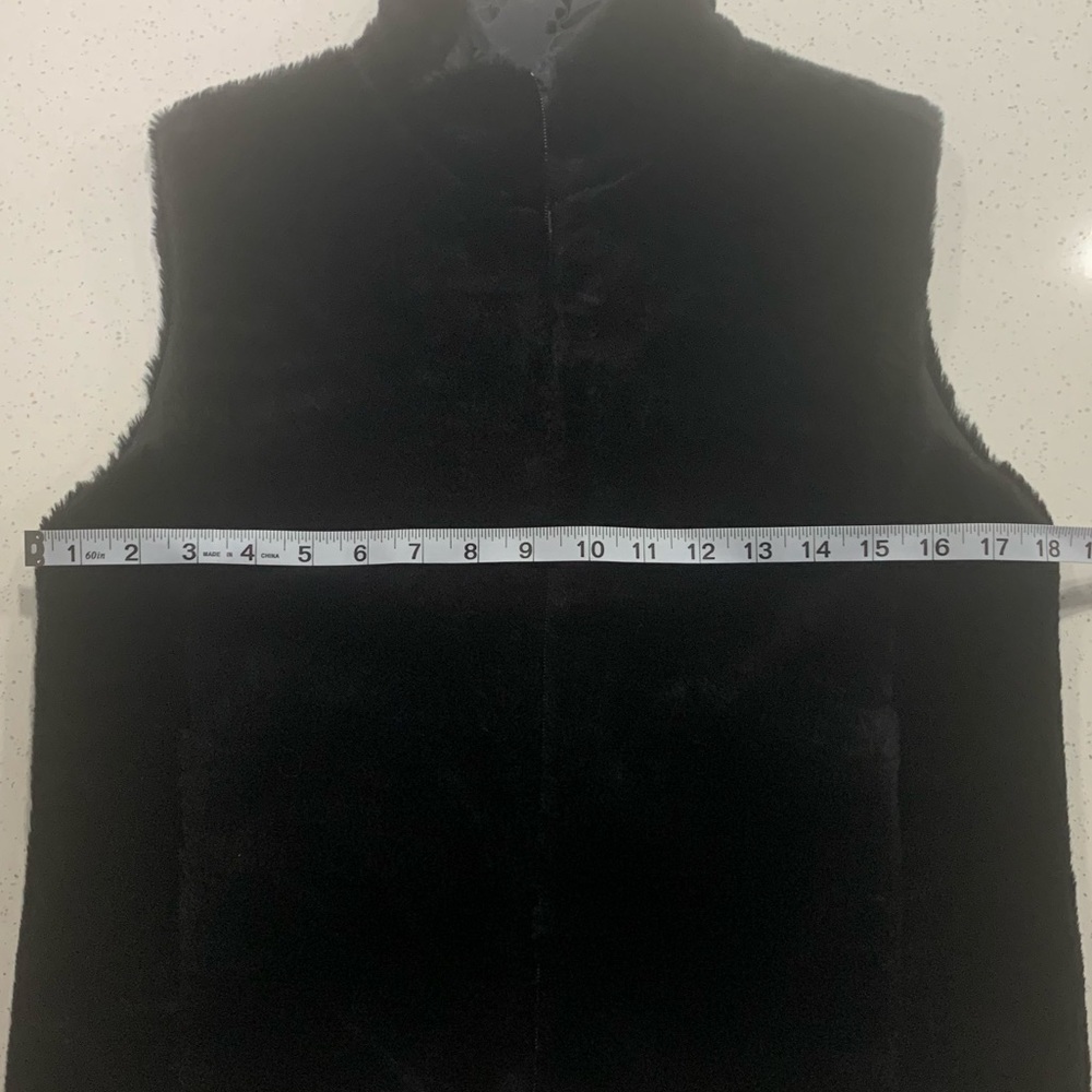 Black furry vest Size Small - Picture 6 of 7